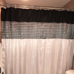 Black and white shower curtain and towel set
